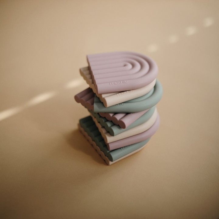 TEETHER RAINBOW CAMBRIDGE BLUE 8.5x9x1 CM
