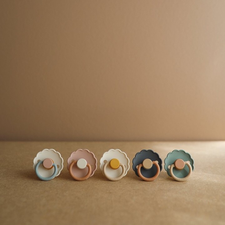 LATEX PACIFIER 2 PACK DAISY AURORA/CHAMOMILE 6+