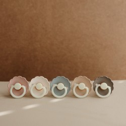 SILICONE PACIFIER NIGHT 2 PACK DAISY CREAM/FRENCH GRAY 0+