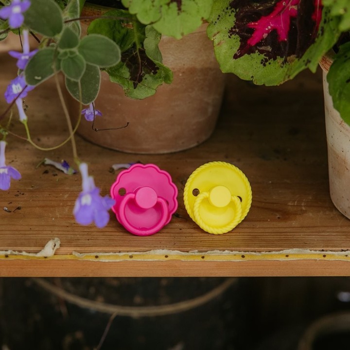 PACK 2 CHUPETES BLOCK SILICONA ROPE/DAISY SUNFLOW./FUCHSIA 6+
